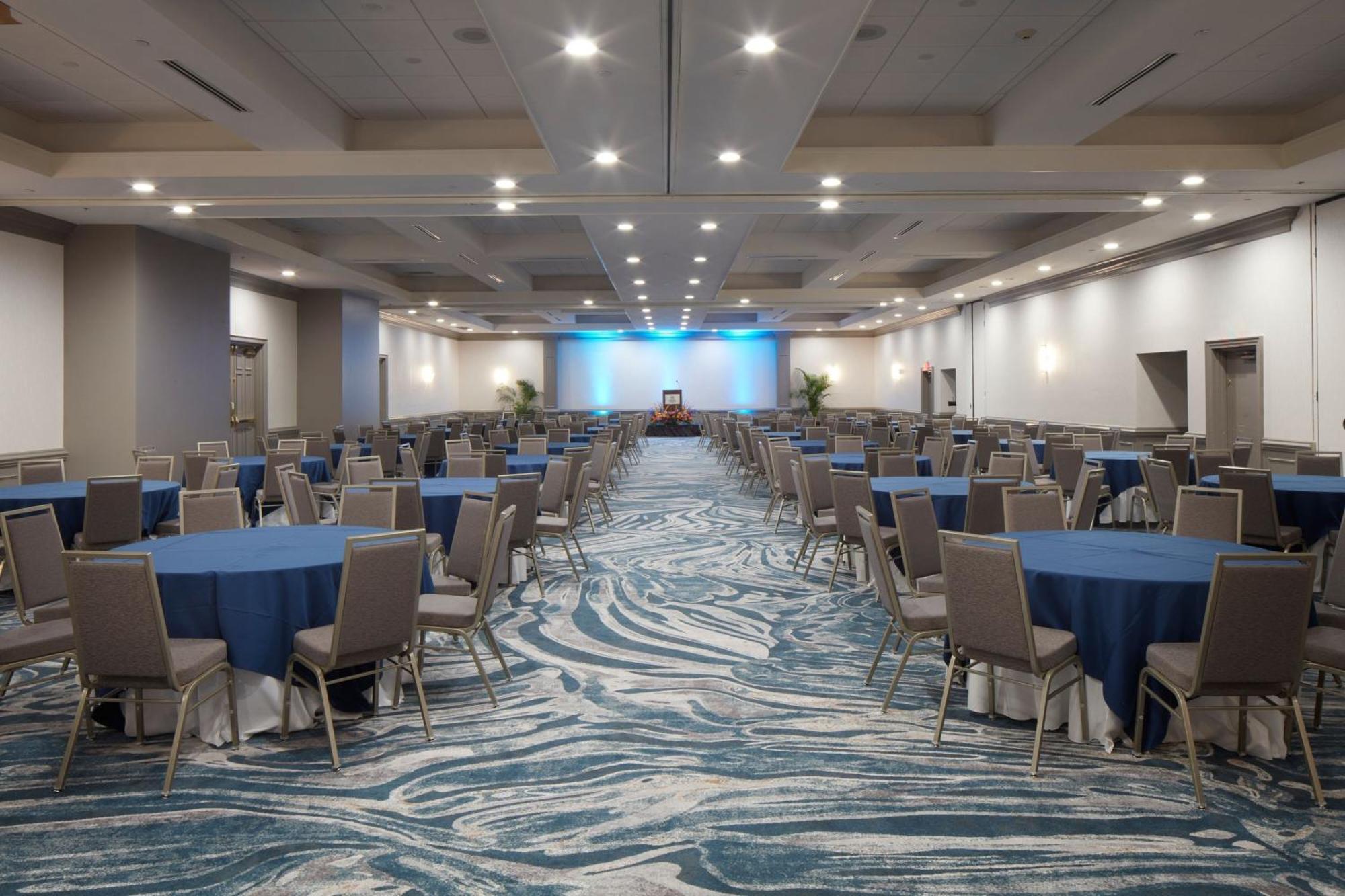 Sheraton Oceanfront Hotel Virginia Beach Exterior photo