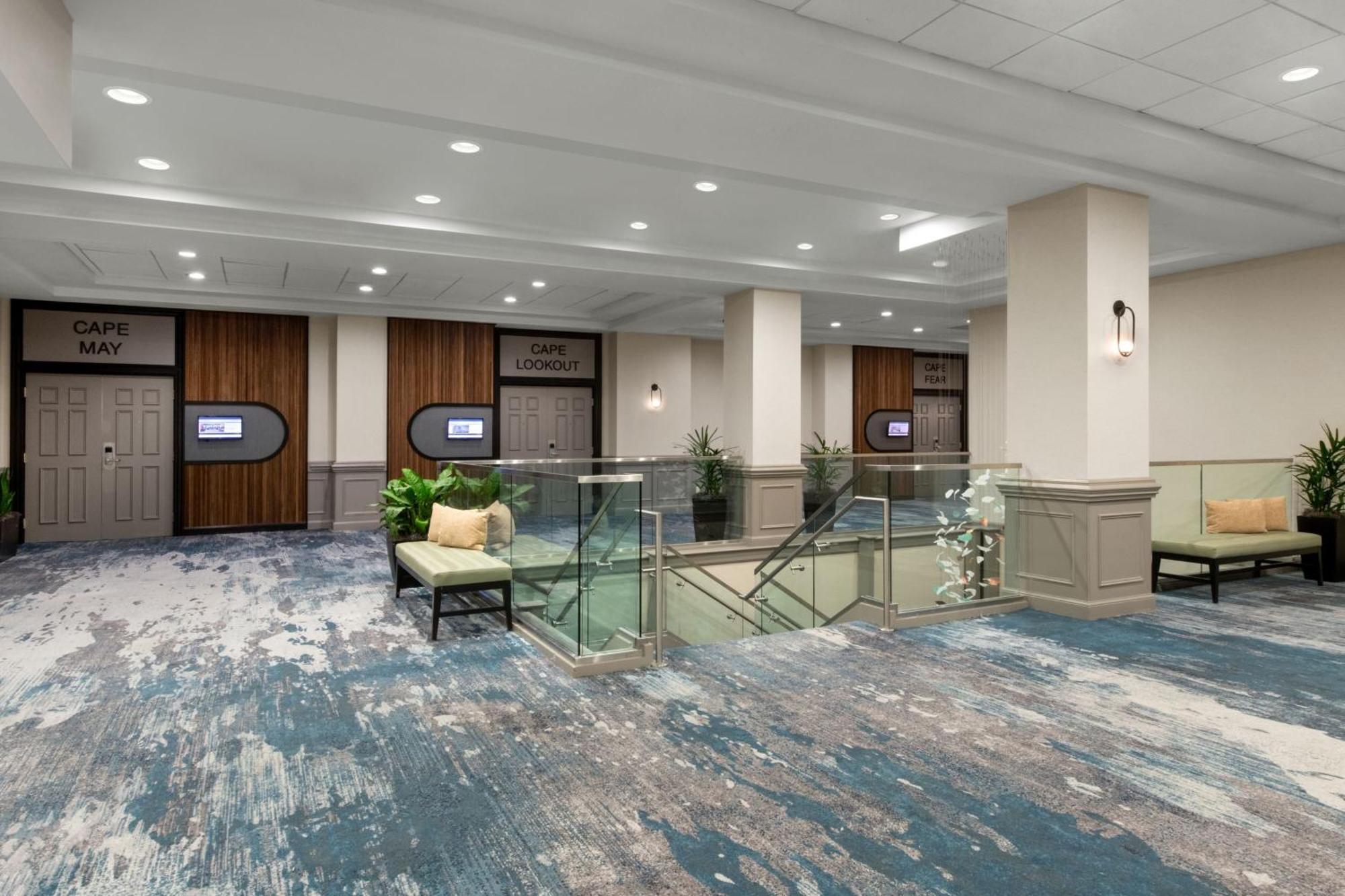 Sheraton Oceanfront Hotel Virginia Beach Exterior photo