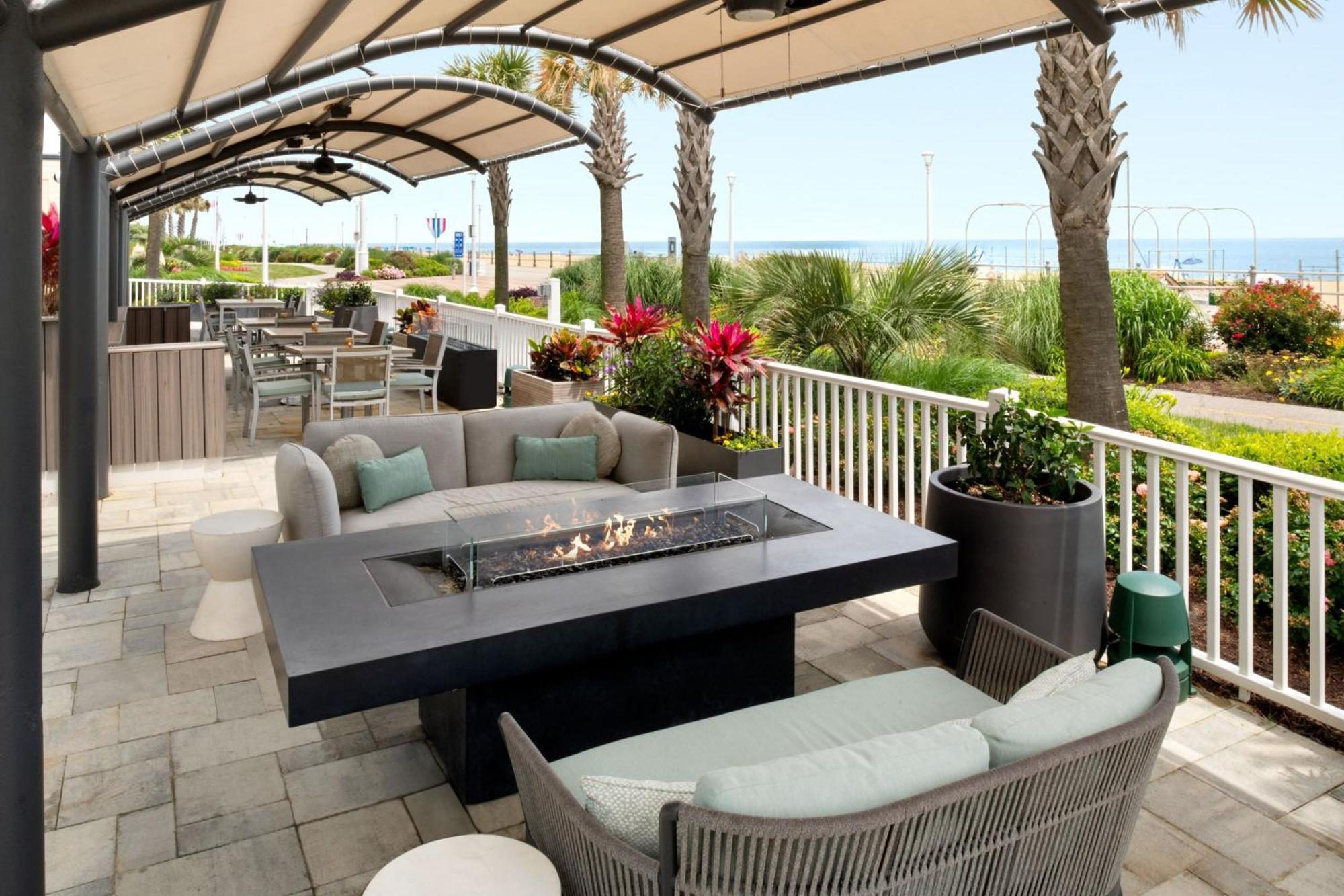 Sheraton Oceanfront Hotel Virginia Beach Exterior photo