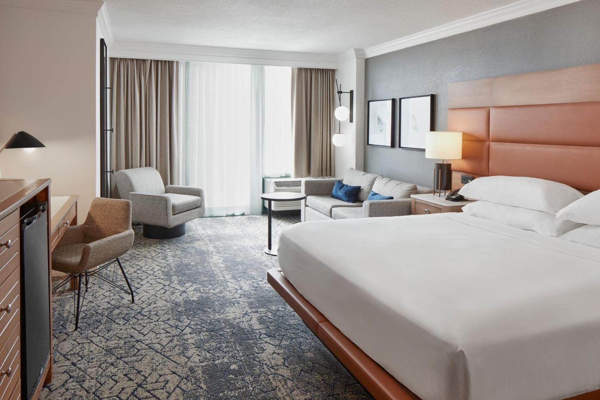 Sheraton Oceanfront Hotel Virginia Beach Exterior photo