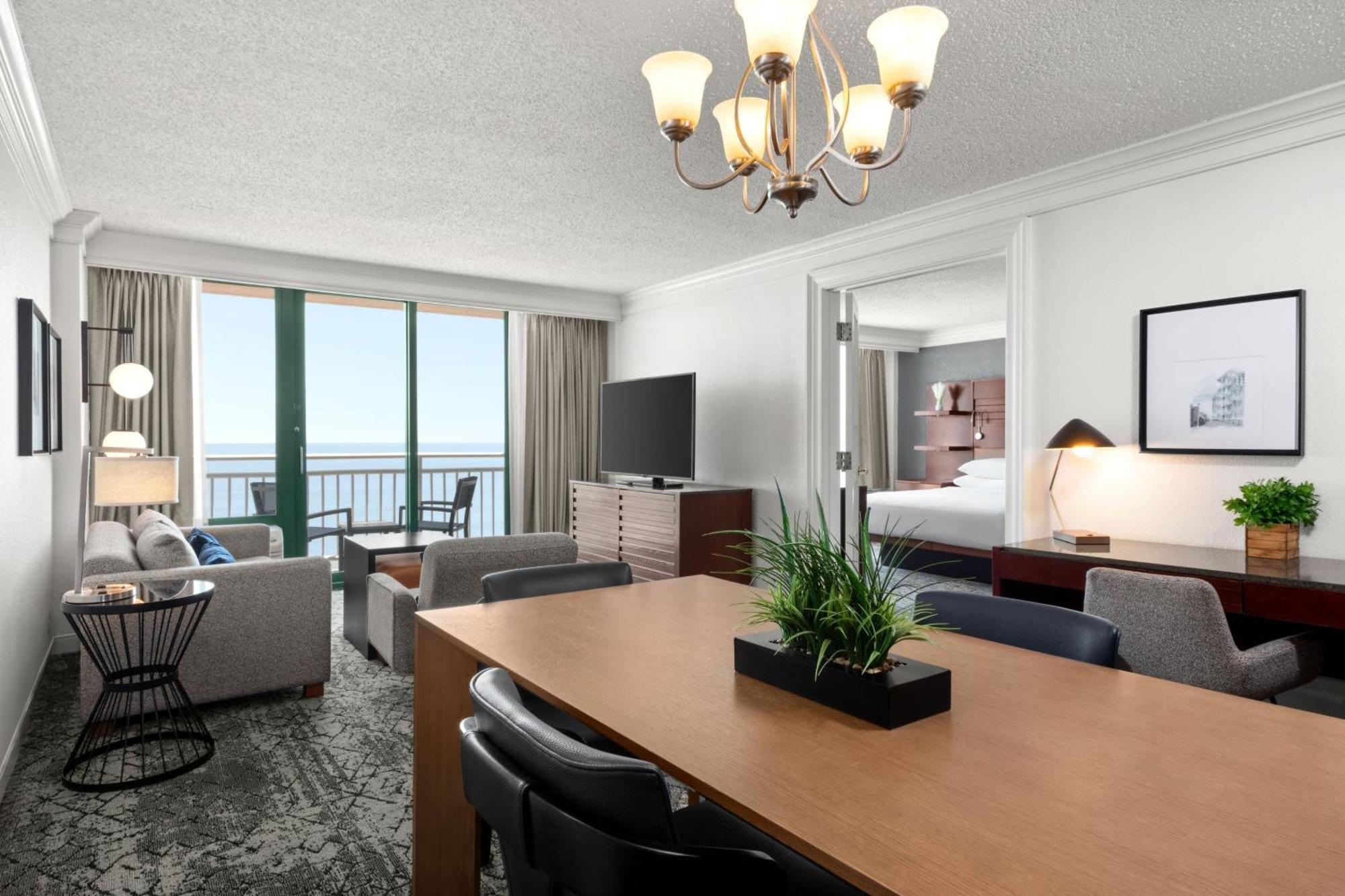 Sheraton Oceanfront Hotel Virginia Beach Exterior photo