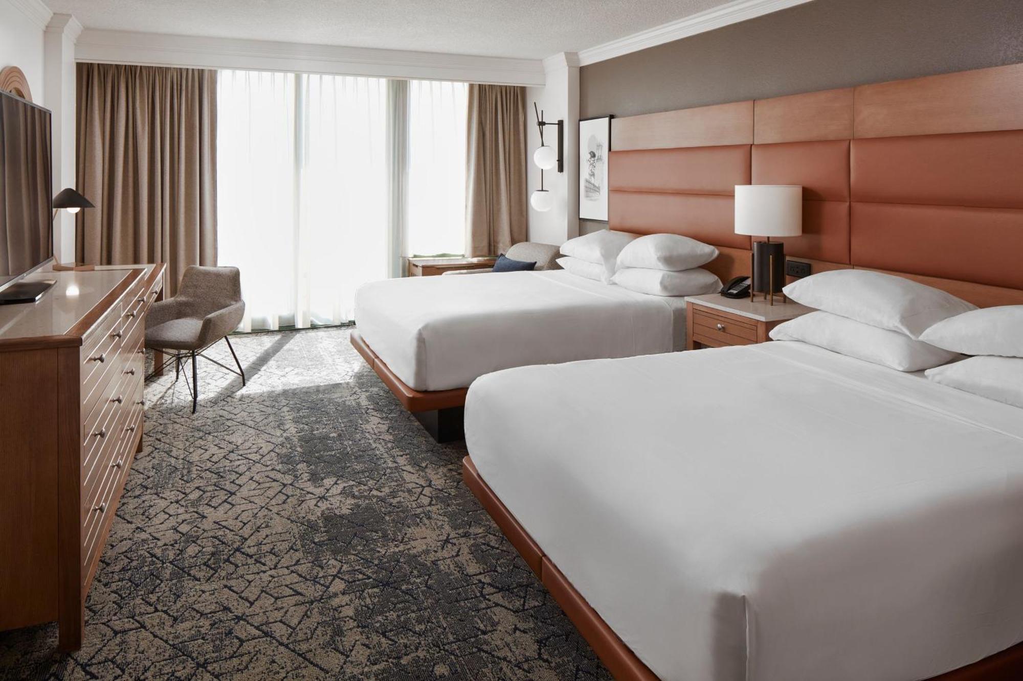 Sheraton Oceanfront Hotel Virginia Beach Exterior photo
