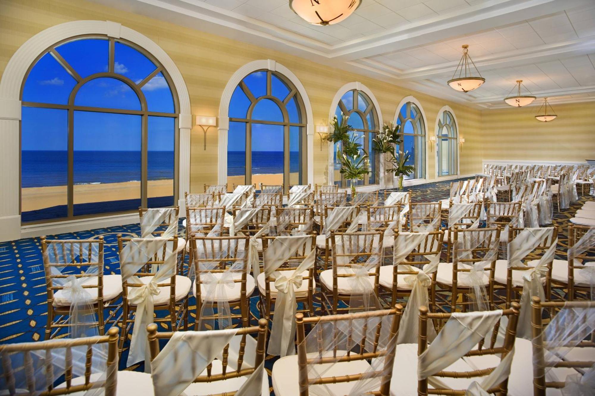 Sheraton Oceanfront Hotel Virginia Beach Exterior photo