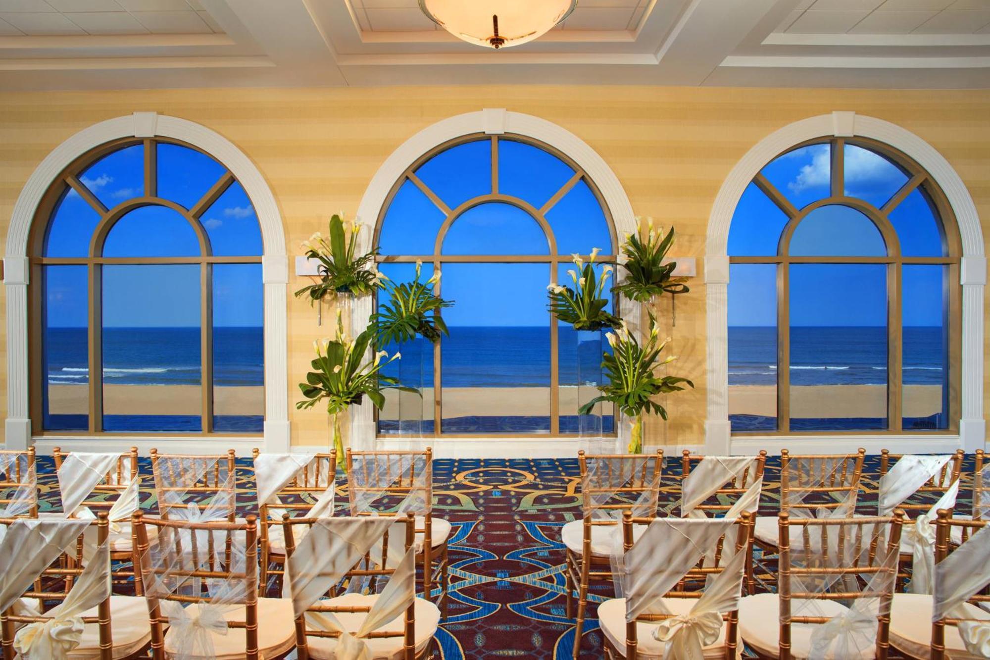 Sheraton Oceanfront Hotel Virginia Beach Exterior photo
