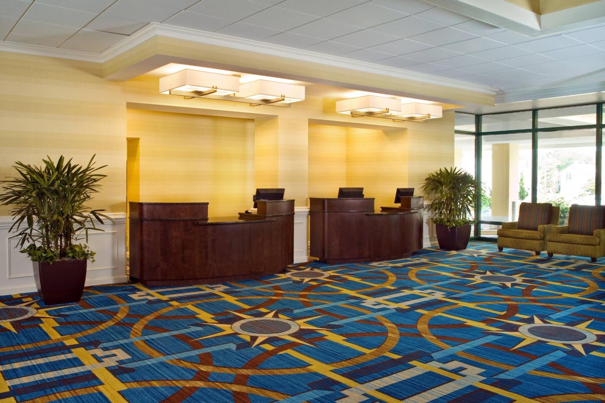 Sheraton Oceanfront Hotel Virginia Beach Exterior photo