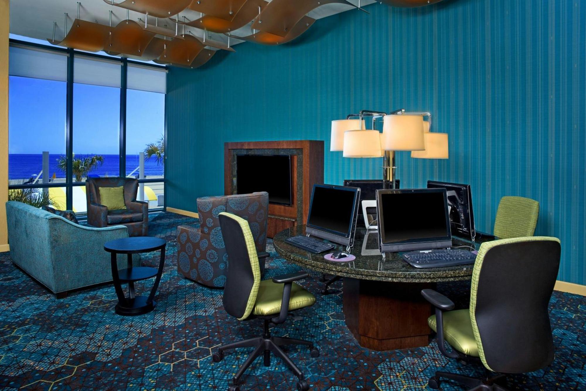 Sheraton Oceanfront Hotel Virginia Beach Exterior photo