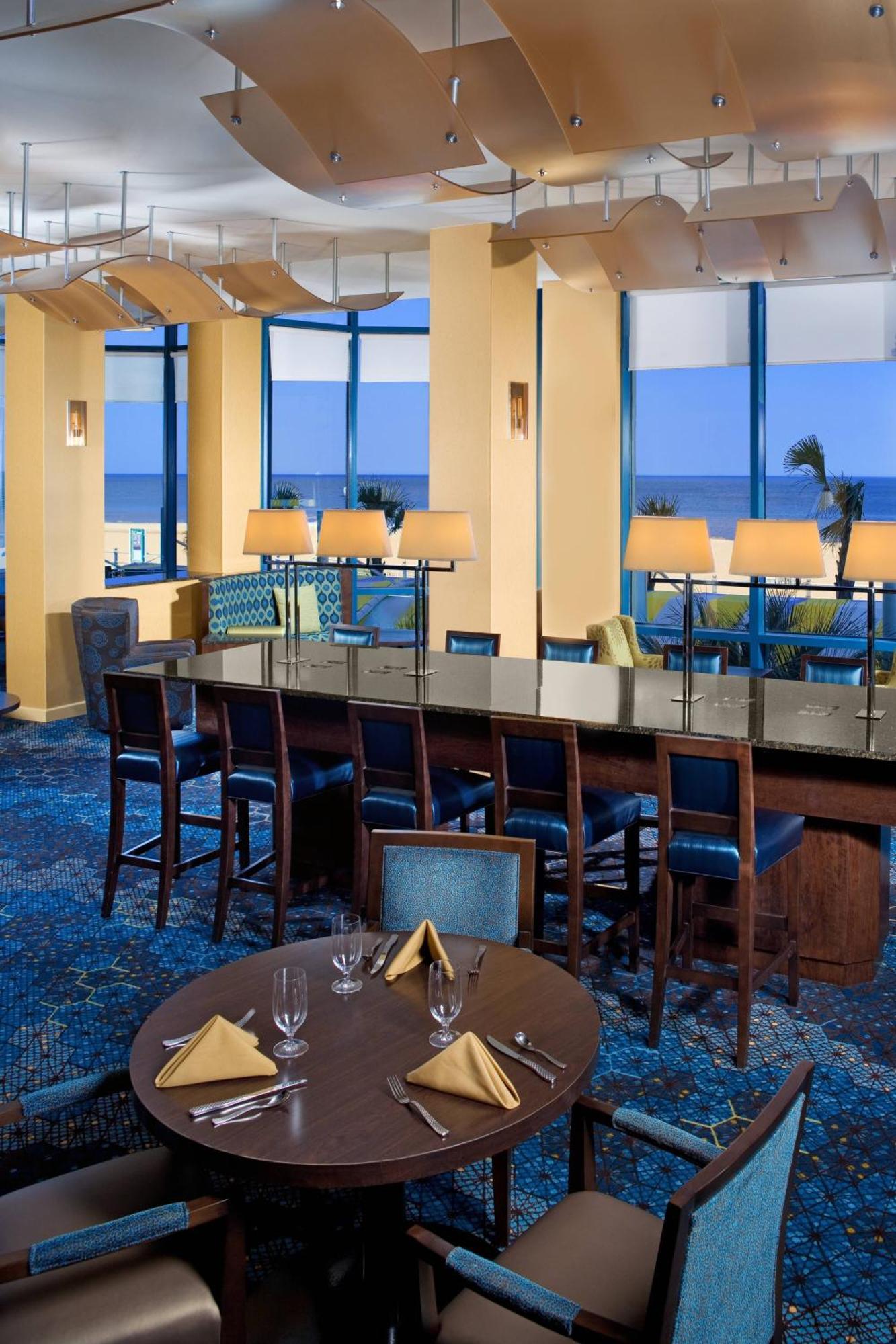 Sheraton Oceanfront Hotel Virginia Beach Exterior photo